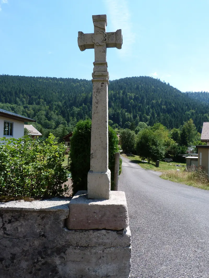 Croix du Haut-des-Bluches, about 0.3 km from Aire exteriour Domaine du haut des Bluches