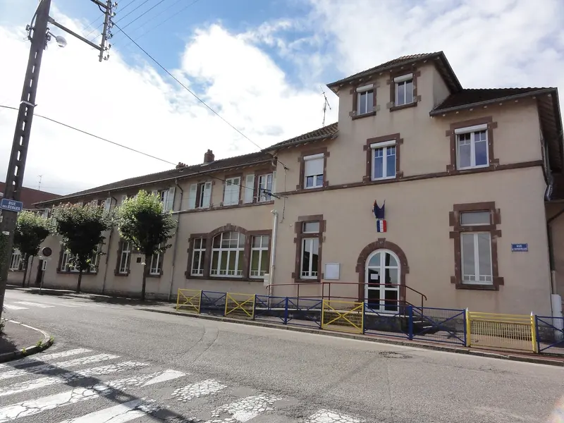 Blainville-sur-l'Eau (M-et-M) école, about 0.6 km from Camping-Car Park Blainville-sur-l'Eau