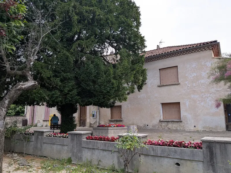 Malemort-du-Comtat - Mairie (juin 2025), about 0.1 km from Aire Camping car Malemort-du-Comtat