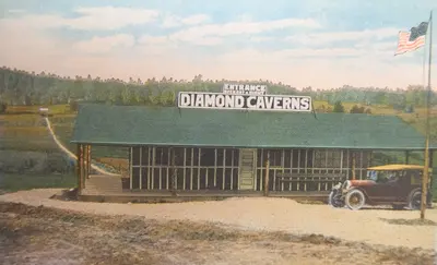 Photo: National Cave Museum / Public domain, via Wikimedia Commons