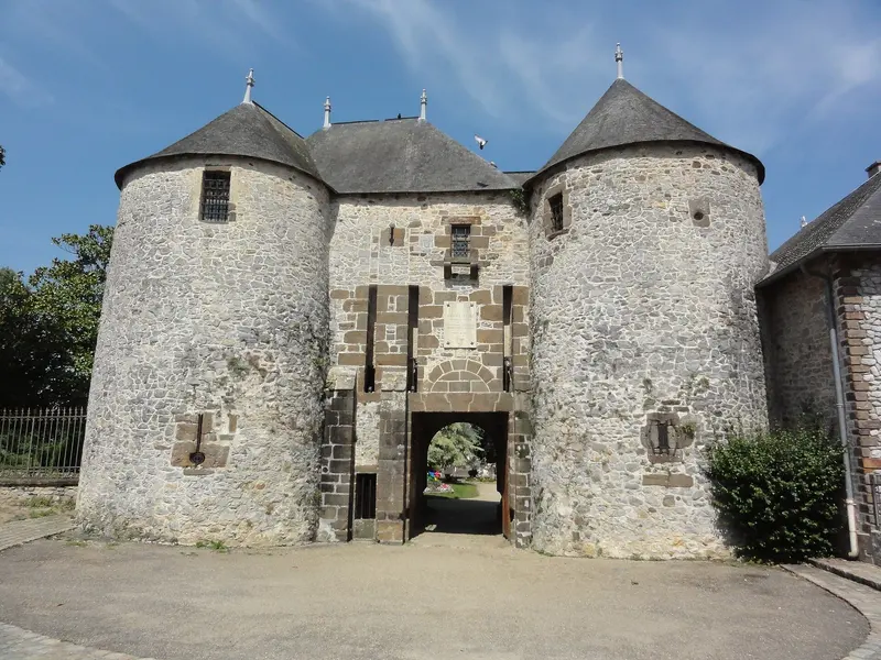 Fresnay-sur-Sarthe, château, porte, about 0.7 km from Le Sans Souci