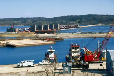 Photo: US Army Corps of Engineers, photographer unknown / Public domain, via Wikimedia Commons