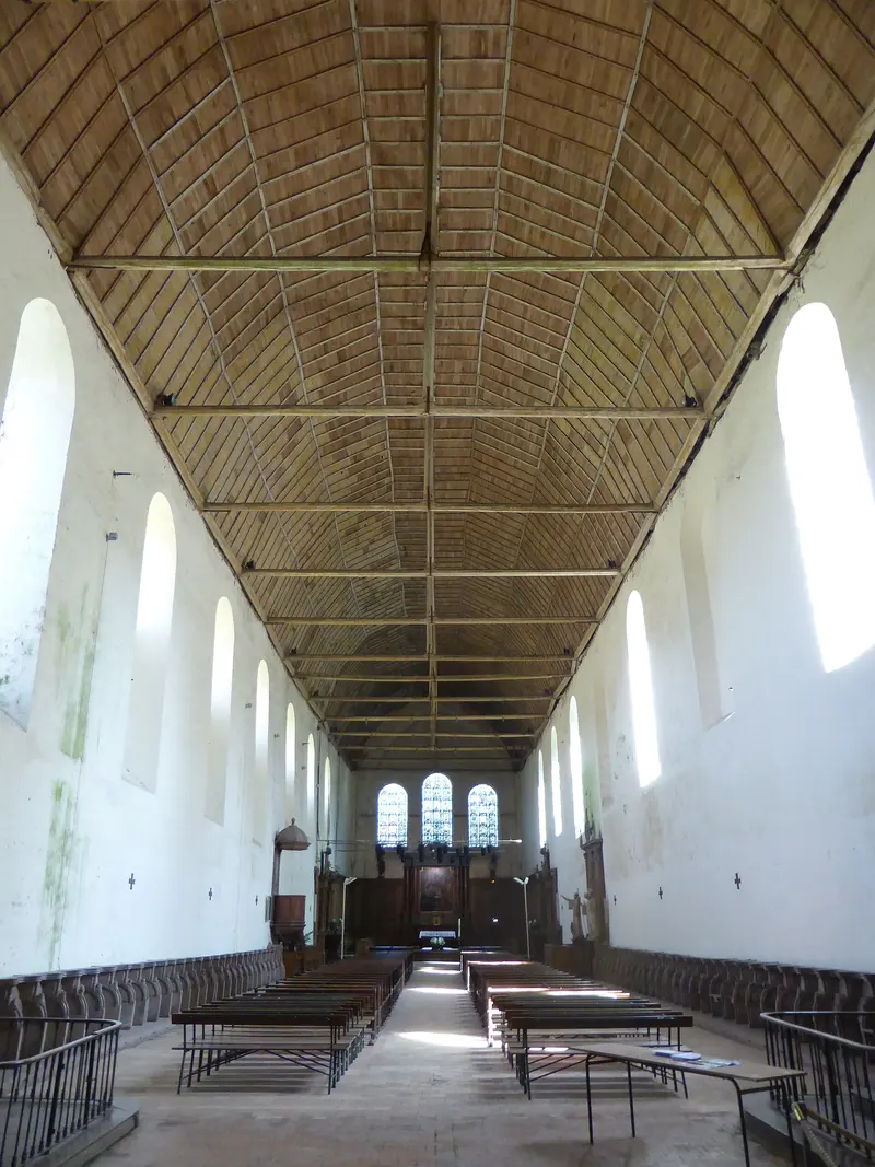 Nef de l'église de Thiron-Gardais, about 0.2 km from Aire de camping-car de Thiron-Gardais
