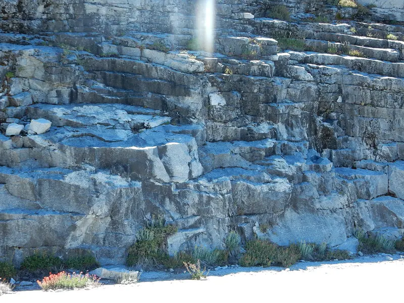 Expansion joints, Yosemite, about 1.4 km from Yosemite Creek Campground