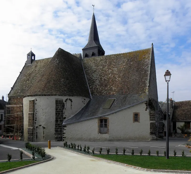 Sargé-sur-Braye (41) Église Saint-Cyr, about 0.4 km from Camping municipal Sargé-sur-Braye
