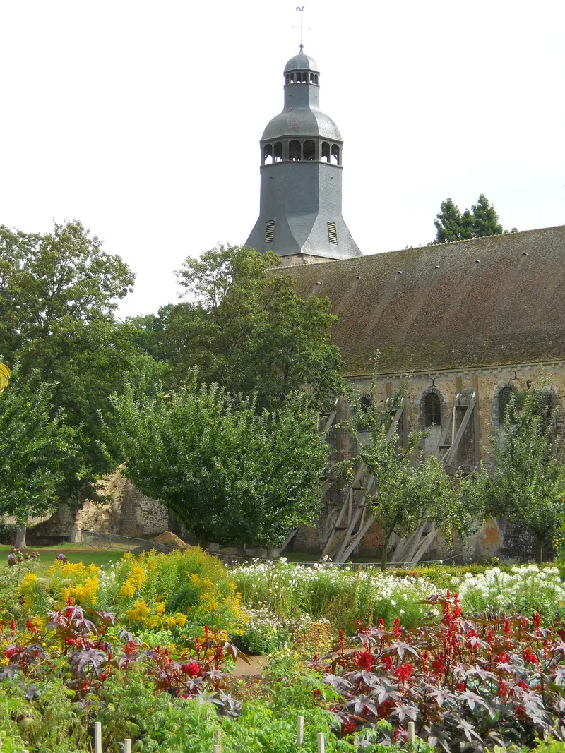 Abbaye de Tiron, about 0.2 km from Aire de camping-car de Thiron-Gardais