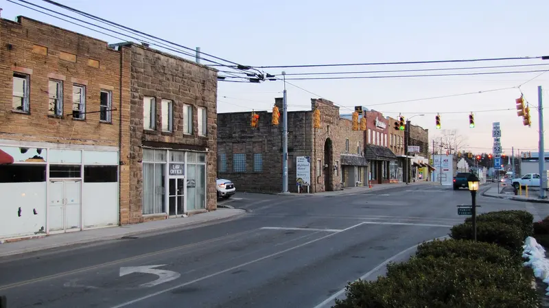 Main 52 jamestown tn1