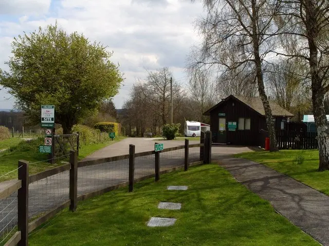 Photo: Paul Shreeve / CC BY-SA 2.0, via Wikimedia Commons Hillside Caravan Club site, near Salisbury