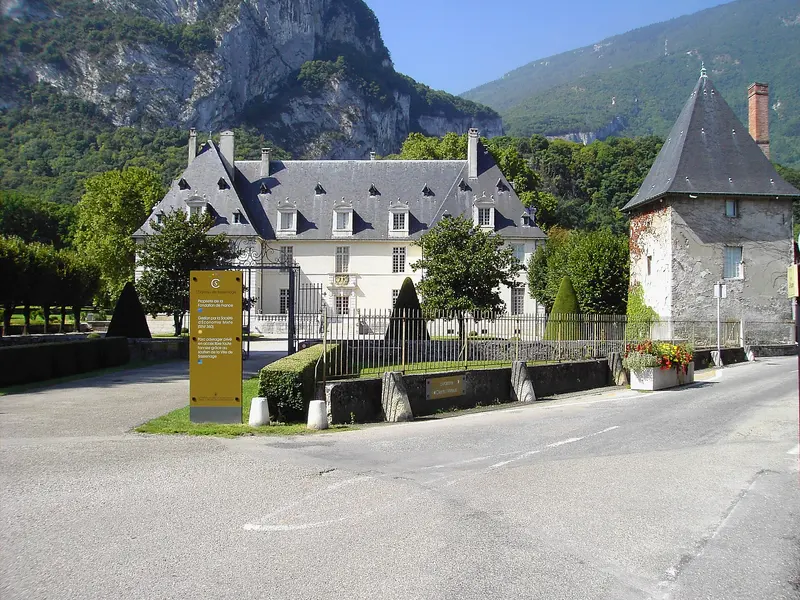 Chateau Sassenage XVII, about 0.7 km from Aire de camping-car de Sassenage