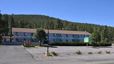 Photo: G. Edward Johnson / CC BY 4.0, via Wikimedia Commons