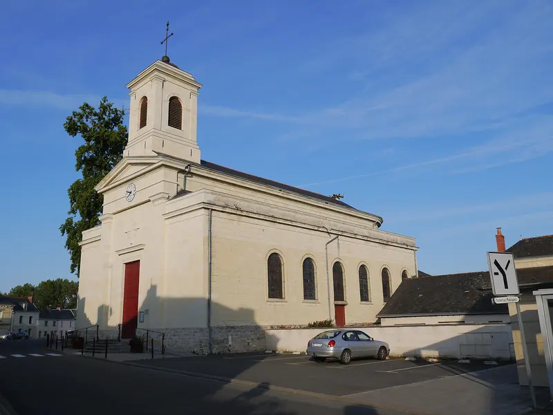 49 Brain-sur-Allonnes église, about 0.4 km from Aire Camping-car Brain-sur-Allonnes