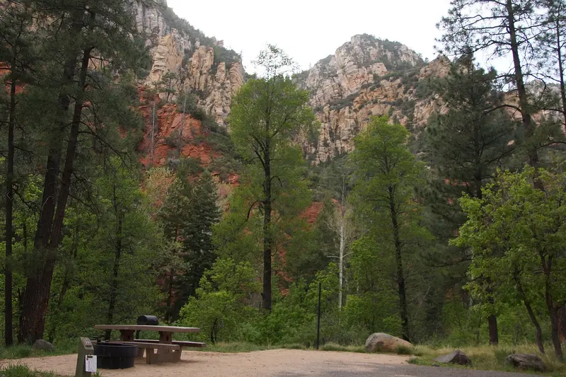 Photo: rob Stoeltje from loenen, netherlands / CC BY 2.0, via Wikimedia Commons Camping Sedona