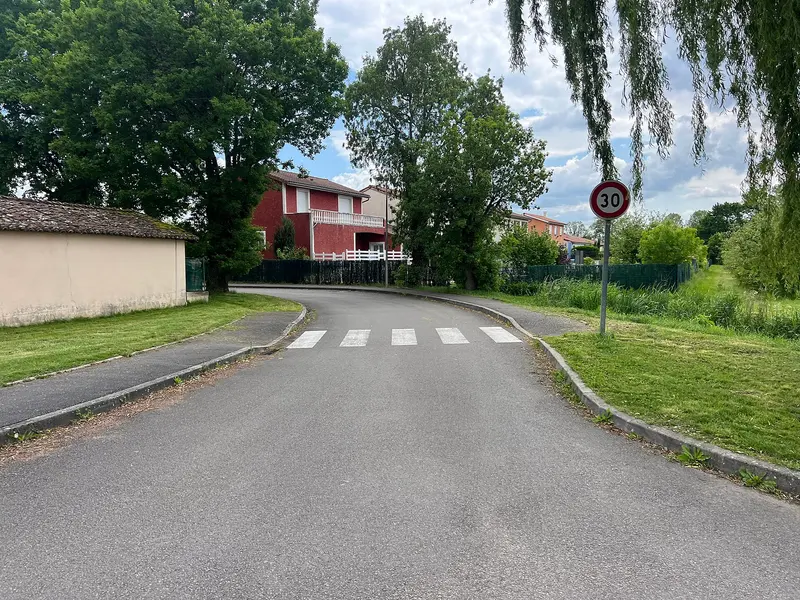 Rue Gabonnières - Pont-de-Veyle (FR01), about 0.1 km from Aire de service de Pont-de-Veyle
