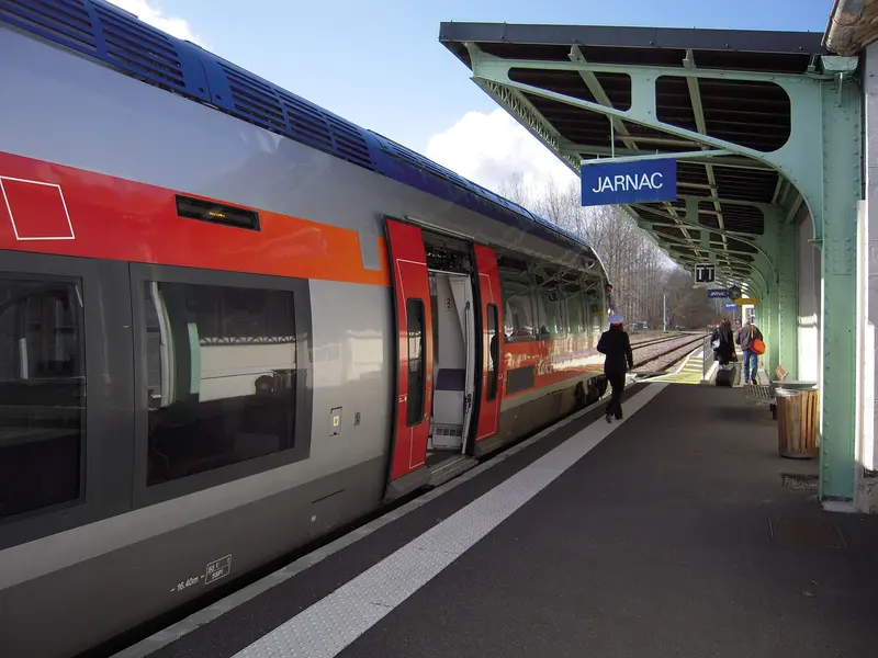 GARE DE JARNAC, about 1.2 km from Vignoble des Bergeronnettes