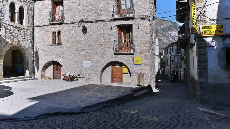 Plaza de la Constitución, Torla, about 0.7 km from Camping Río Ara