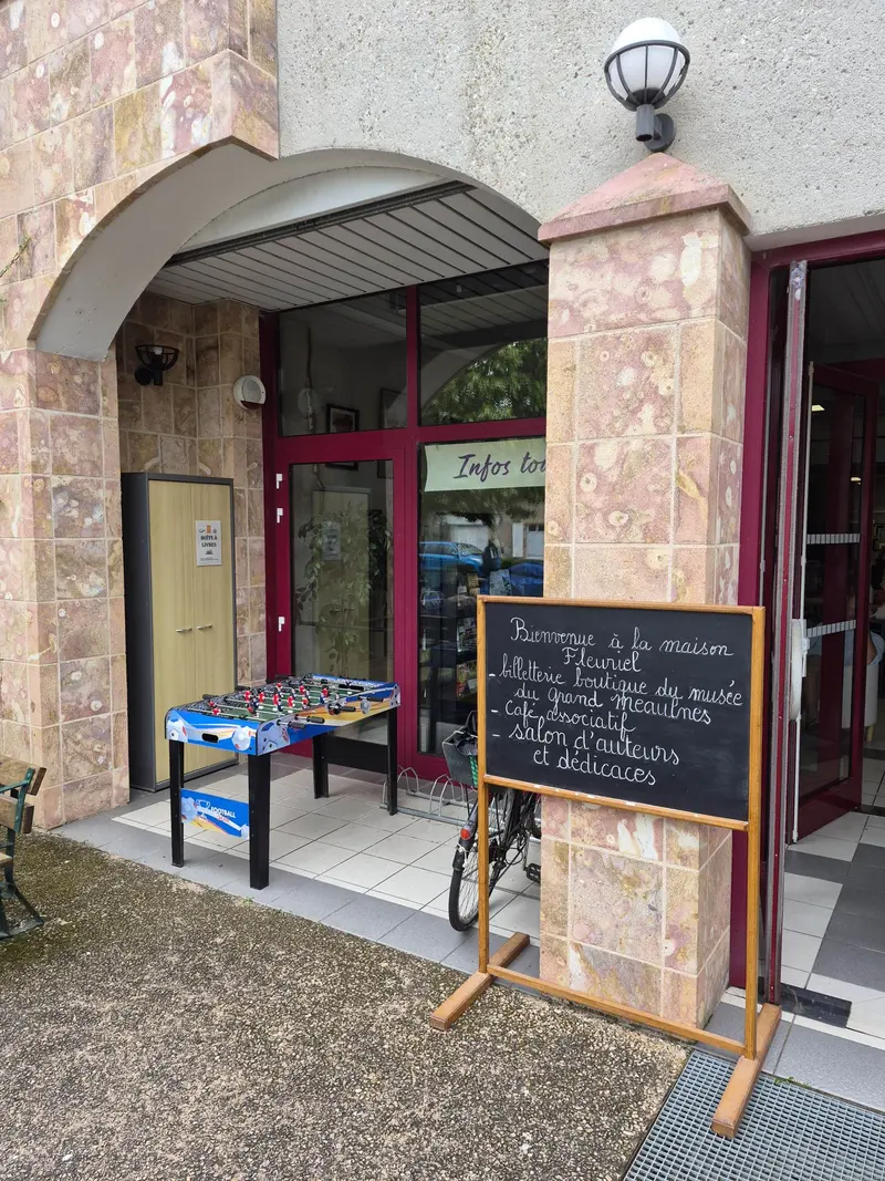 Épineuil-le-Fleuriel - boîte à livres
