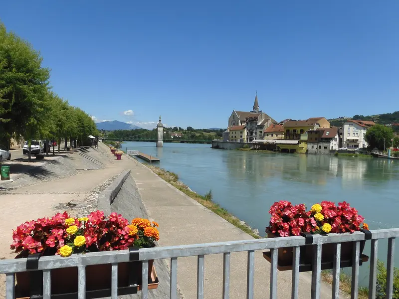 Le Rhône à Seyssel, about 0.6 km from Aire de camping-car de Seyssel (Ain)