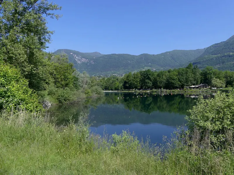Rive Sud Lac de Carouge au matin (mai 2023), about 0.2 km from Camping du lac de Carouge