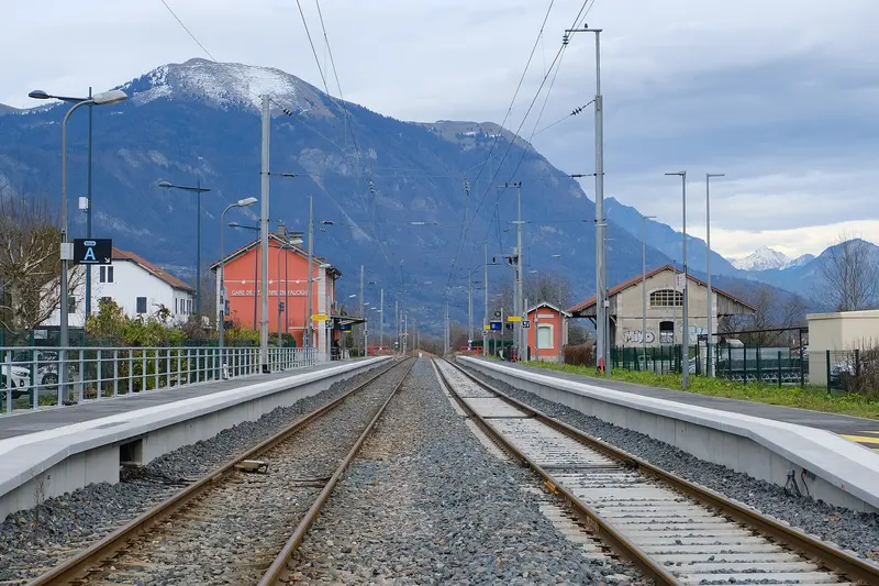 Photo: Guilhem Vellut from Annecy, France / CC BY 2.0, via Wikimedia Commons Gare SNCF @ Saint-Pierre-en-Faucigny