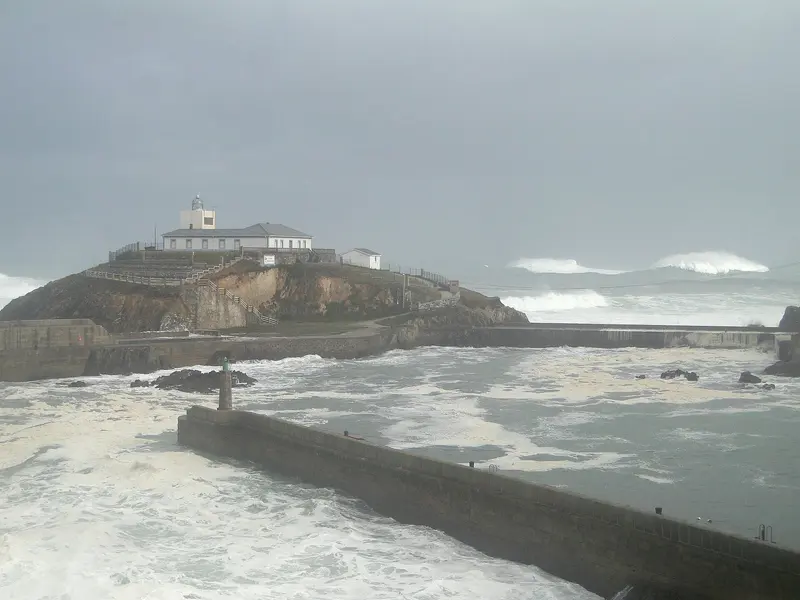 Faro de Tapia de Casariego, about 0.6 km from Área de Autocaravanas de Tapia de Casariego
