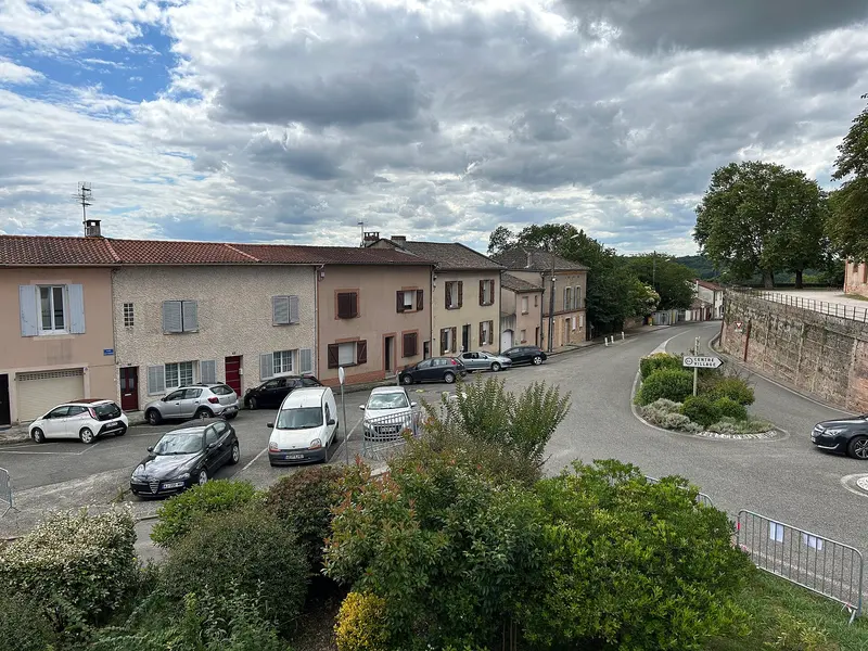 Lafrançaise - place Saint-Georges, about 0.4 km from Camping du Lac